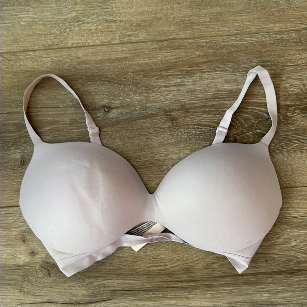 Victorias Secret Women's Light Purple No Wire Padded Incredible Bra Size 34DDD